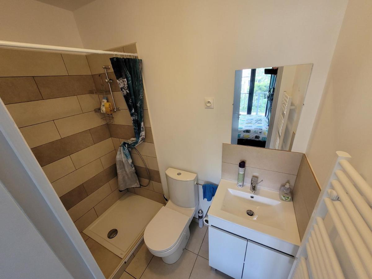 Residence De La Gare, Chambre Meublee Лонжумо Екстер'єр фото